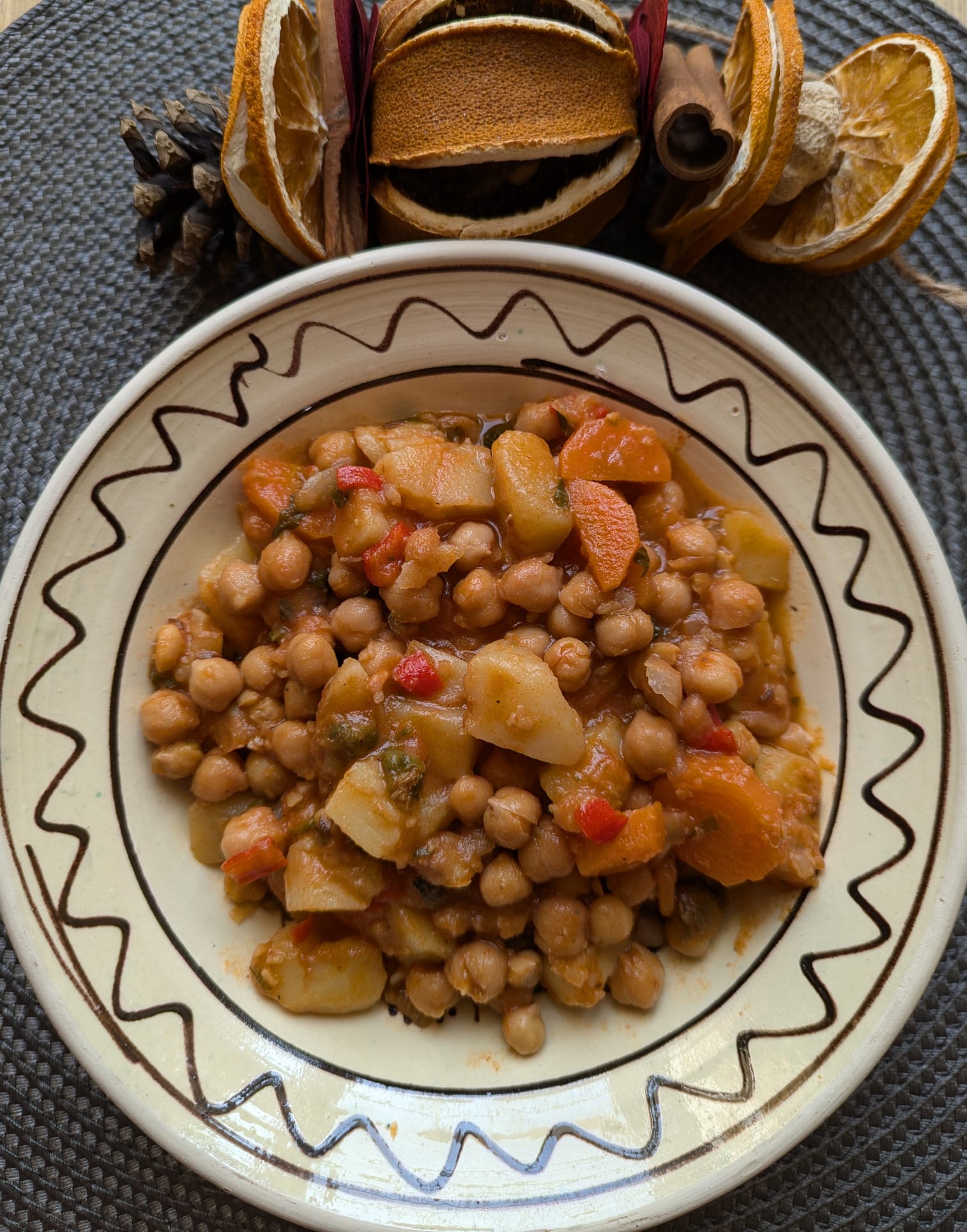 Mâncare de cartofi cu năut – o alternativă proteică